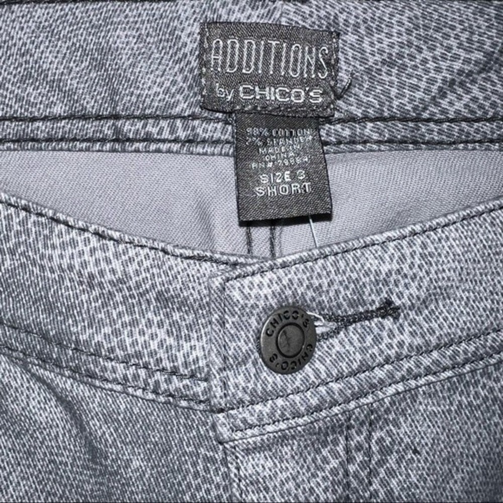 NWT CHICO'S Silver Python Lustrous Print Gray Sli… - image 8